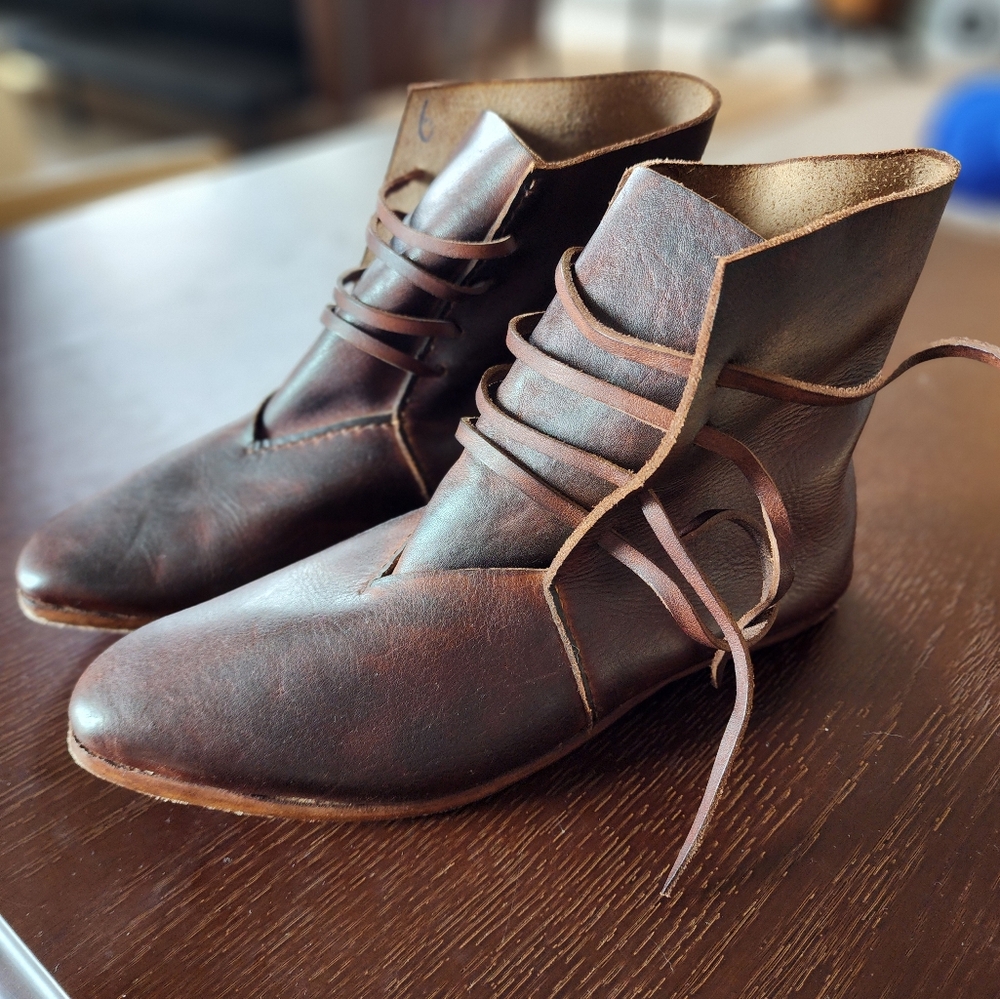 Late medieval half boots with laces